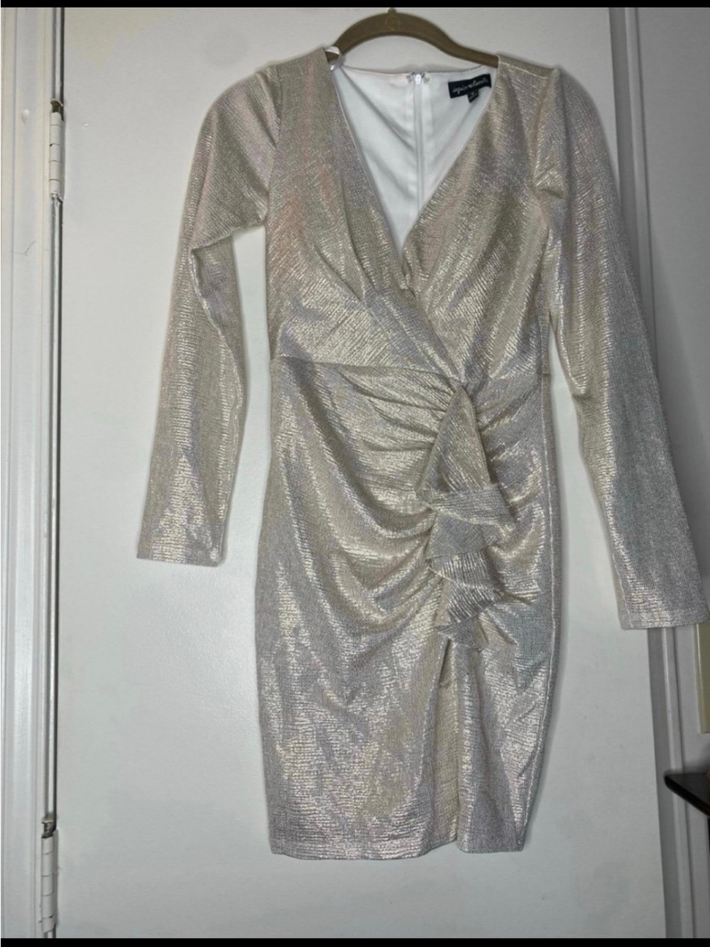BNWOT Sequin Hearts Silver Long Sleeve Ruffle Dress Womens 0